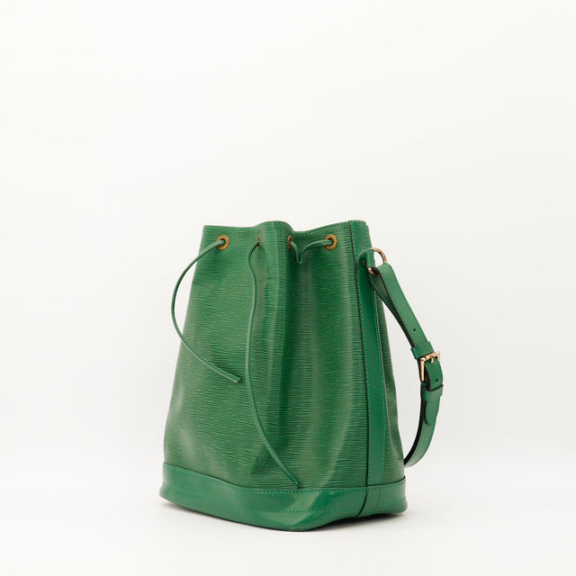 Louis Vuitton Noé GM Epi vert trois quarts bandoulière cuir — AMANA Vintage