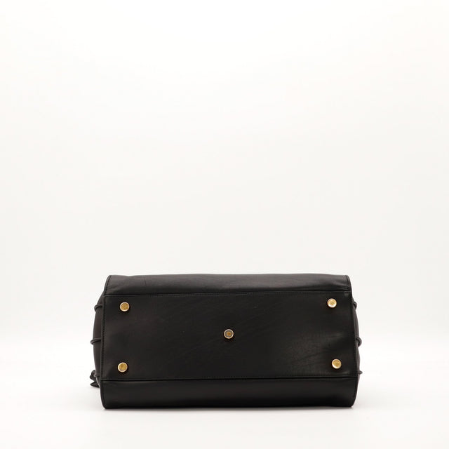 Dessous du sac Saint Laurent Sac de Jour Small noir avec pieds dorés — AMANA Vintage