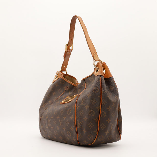 Sac Louis Vuitton Galliera PM vue de trois quarts patine caramel — AMANA Vintage