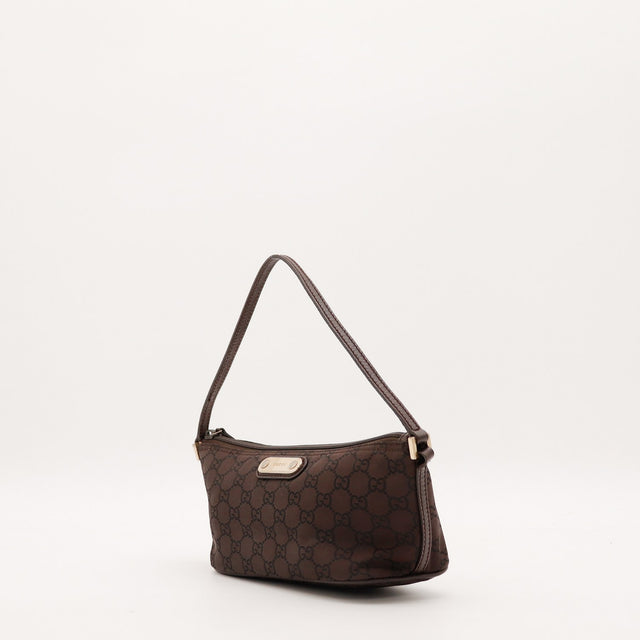 Pochette Gucci toile monogrammée vue de trois quarts occasion authentique — AMANA Vintage