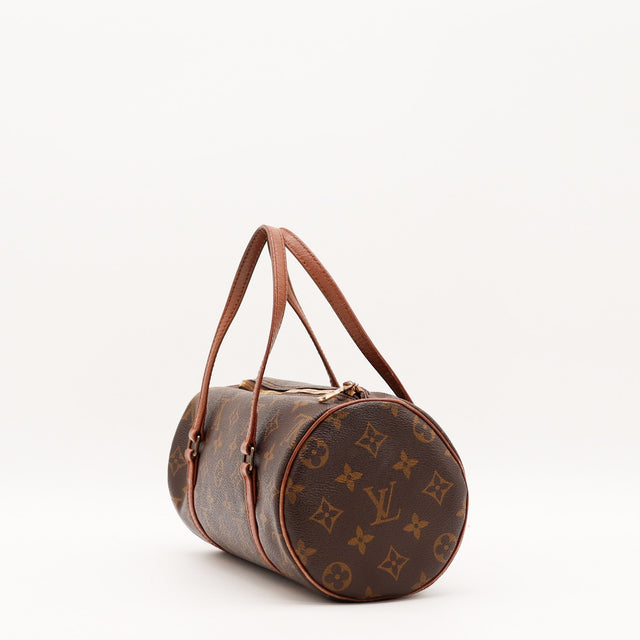Détail des anses en cuir vachette Louis Vuitton Papillon 26 occasion authentique — AMANA Vintage