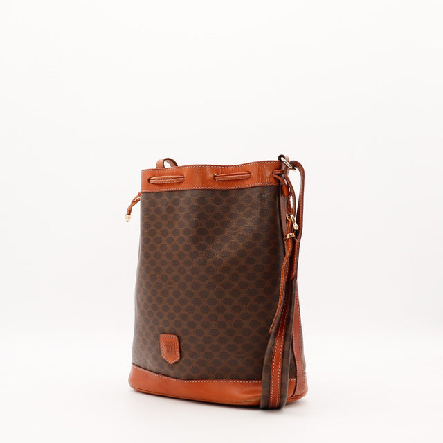 Sac seau Céline Macadam vue de trois quarts gauche bandoulière réglable — AMANA Vintage