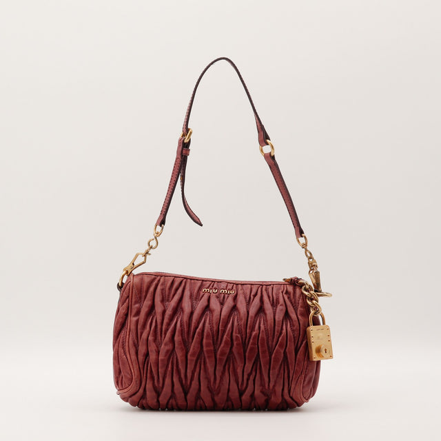 Pochette Miu Miu Matelassé cuir d'agneau rose bois vue de face occasion authentique — AMANA Vintage
