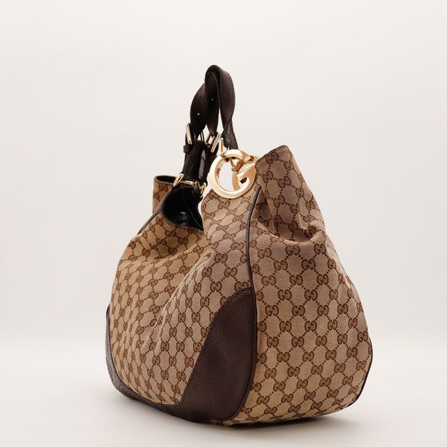 Hobo Gucci toile monogrammée vue de profil gauche fermoir signature doré — AMANA Vintage