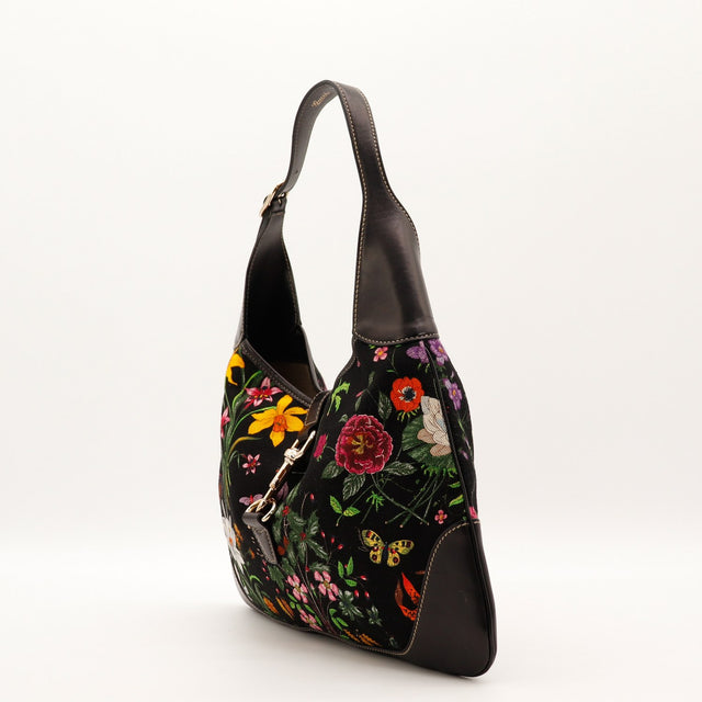 Vue de trois-quarts sac Gucci Jackie Bouvier Flora toile Flora et cuir noir occasion authentique — AMANA Vintage