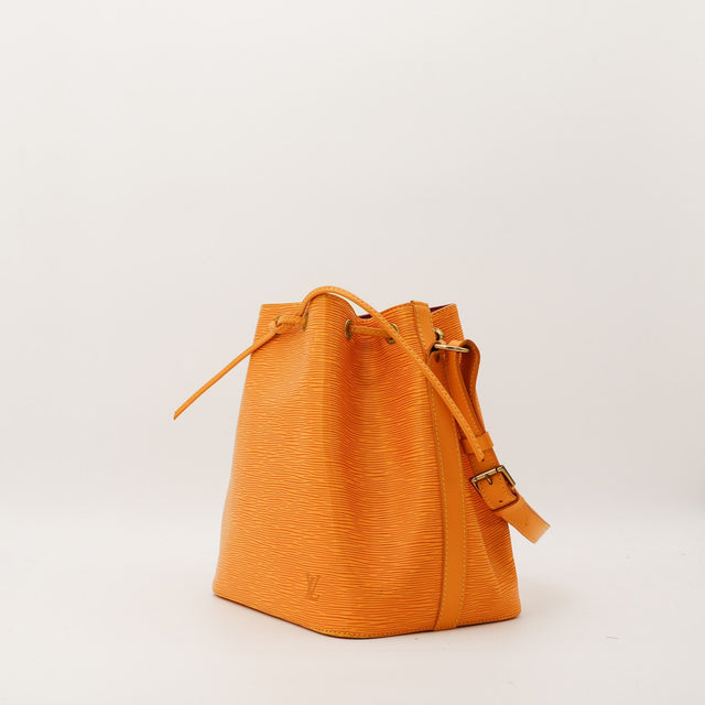 Louis Vuitton Petit Noe Epi jaune vue de trois quarts gauche bandouliere — AMANA Vintage