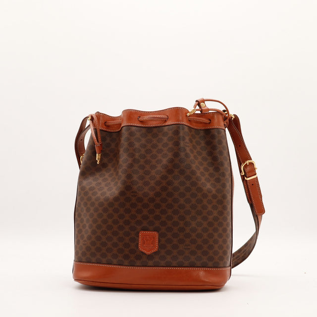 Sac seau Celine Macadam vue de face toile monogrammée marron et cuir cognac occasion authentique — AMANA Vintage