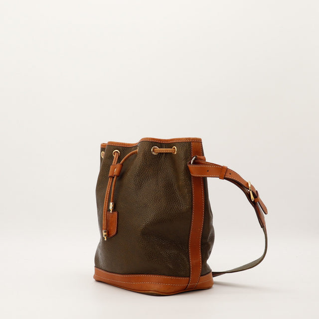 Sac seau Celine Macadam vue de trois quarts gauche avec bandouliere — AMANA Vintage