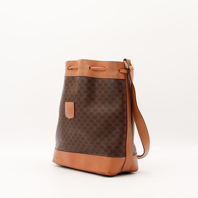 Sac seau Céline Macadam vue trois quarts cuir naturel occasion authentique — AMANA Vintage