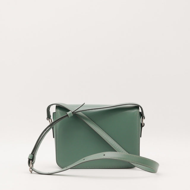 Vue de profil Céline Triomphe Teen cuir lisse vert sauge occasion authentique — AMANA Vintage