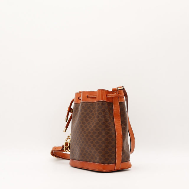 Détail cuir naturel patine prononcée Céline Seau Macadam — AMANA Vintage