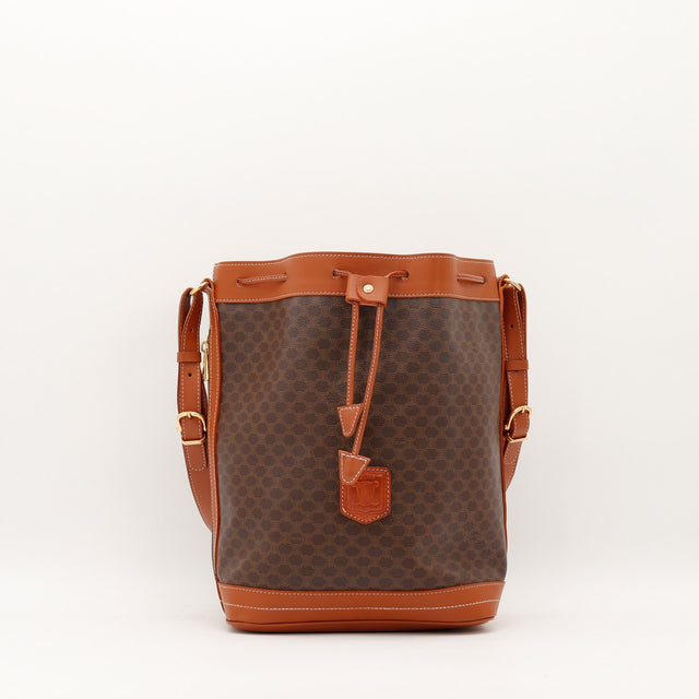 Sac seau Celine Macadam toile monogrammée cognac vue de face occasion authentique — AMANA Vintage