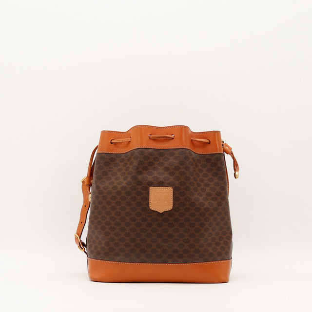 Sac seau Céline Macadam toile monogrammée cognac vue de face occasion authentique — AMANA Vintage