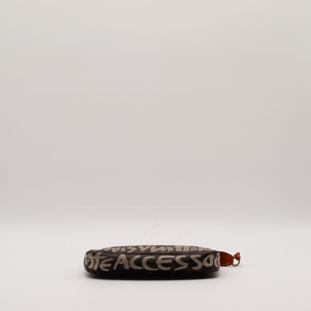 El bolso Pochette Accessoires Graffiti de Louis Vuitton