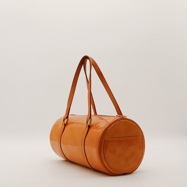 Louis Vuitton Bedford Vernis Monogram caramel vue de trois-quarts occasion — AMANA Vintage
