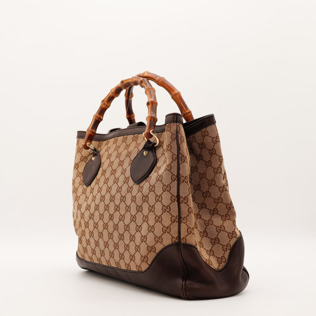 Vue de trois quarts Tote Bag Bambou Gucci toile monogrammée anses bambou naturel — AMANA Vintage