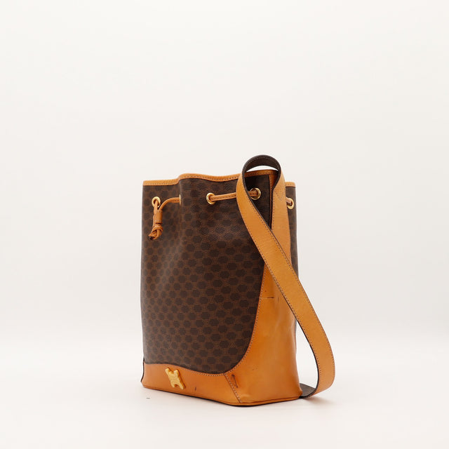 Vue de trois-quarts Celine Seau Macadam cuir cognac et toile marron — AMANA Vintage