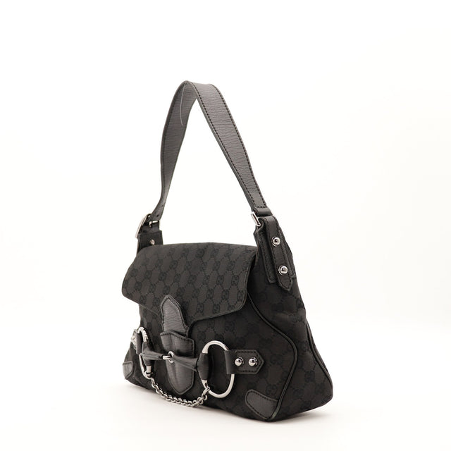 Gucci Horsebit Hobo noir vue de trois quarts fermoir mors de cheval argenté — AMANA Vintage