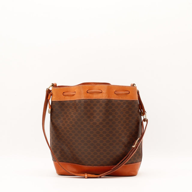 Détail cuir vachette patine prononcée Céline Seau Macadam — AMANA Vintage