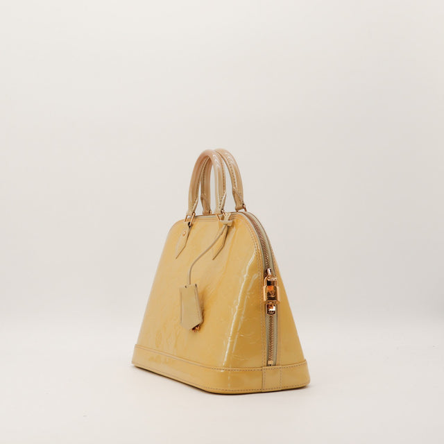 Louis Vuitton Alma MM Vernis kaki vue de trois quarts gauche occasion — AMANA Vintage