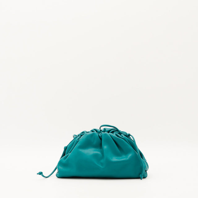 Sac Bottega Veneta The Pouch Mini cuir froncé vue de trois quarts occasion authentique — AMANA Vintage