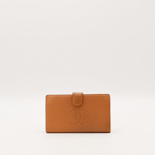 Portefeuille Chanel Timeless CC cuir Caviar camel vue de face occasion authentique — AMANA Vintage