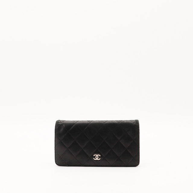 Portefeuille long Chanel cuir d'agneau matelassé noir vue de face occasion authentique — AMANA Vintage