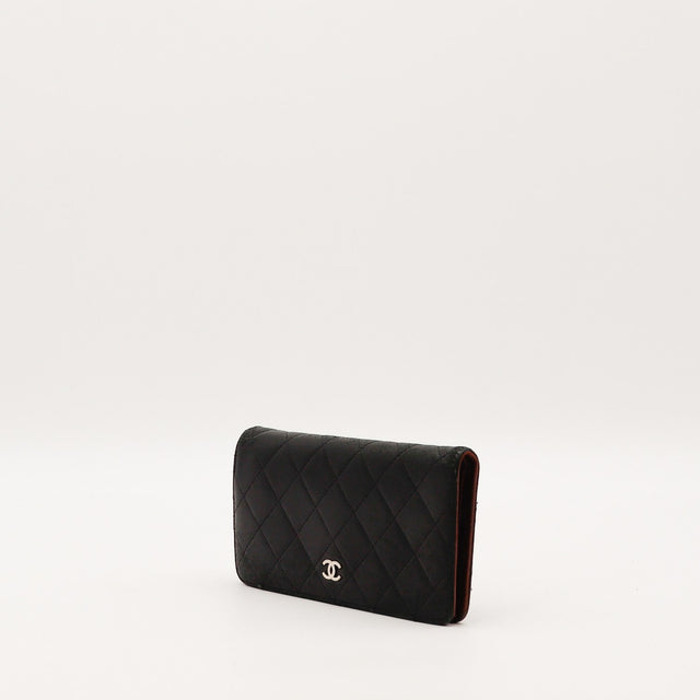 Portefeuille long Chanel matelassé noir vue de dos occasion authentique — AMANA Vintage