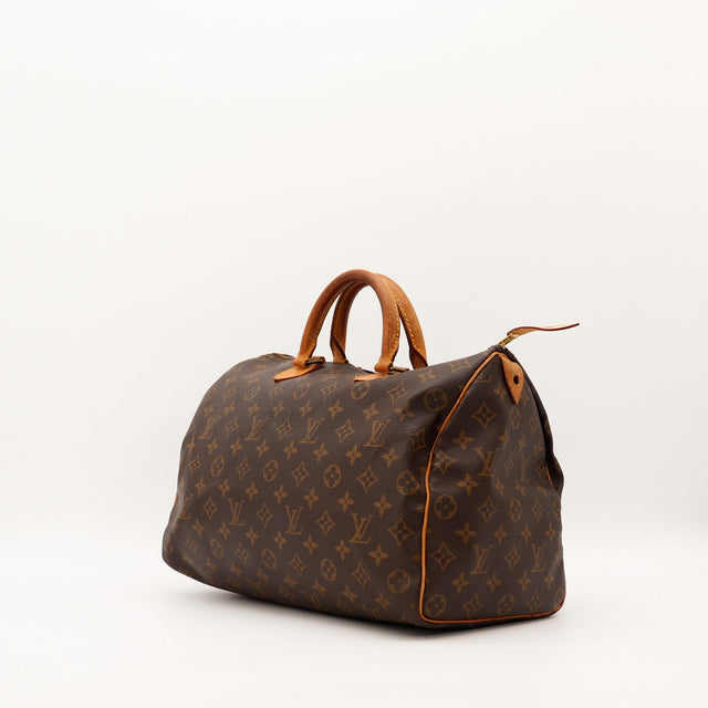 Louis Vuitton Speedy 35 vue trois quarts toile Monogramme patine caramel — AMANA Vintage