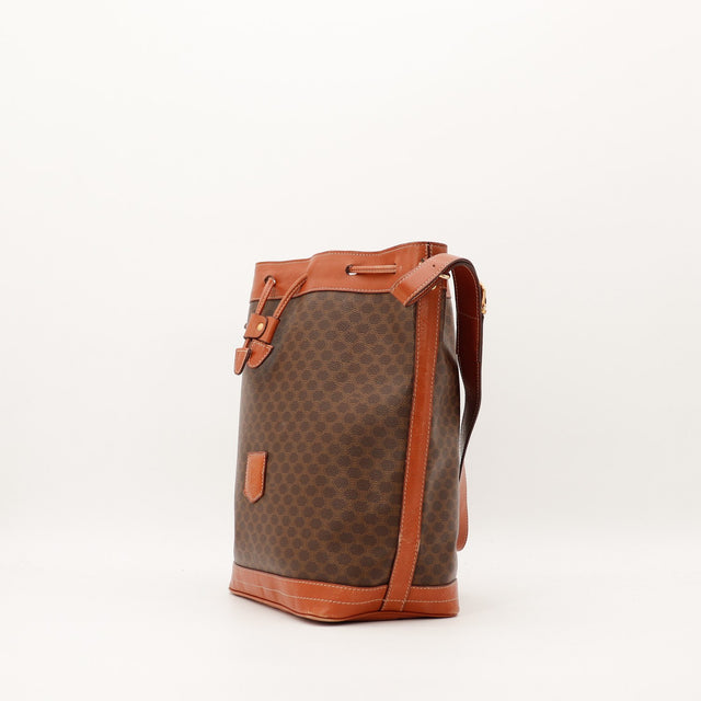 Sac seau Celine Macadam vue de profil cuir caramel occasion authentique — AMANA Vintage