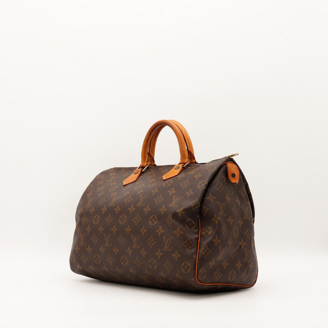 Louis Vuitton Speedy 35 vue trois quarts droite toile Monogramme patine caramel — AMANA Vintage