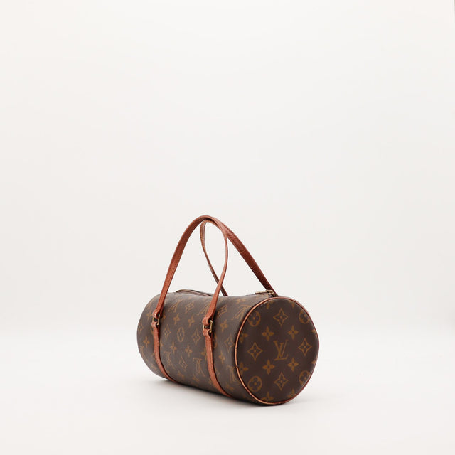 Louis Vuitton Papillon 26 vue laterale silhouette cylindrique — AMANA Vintage