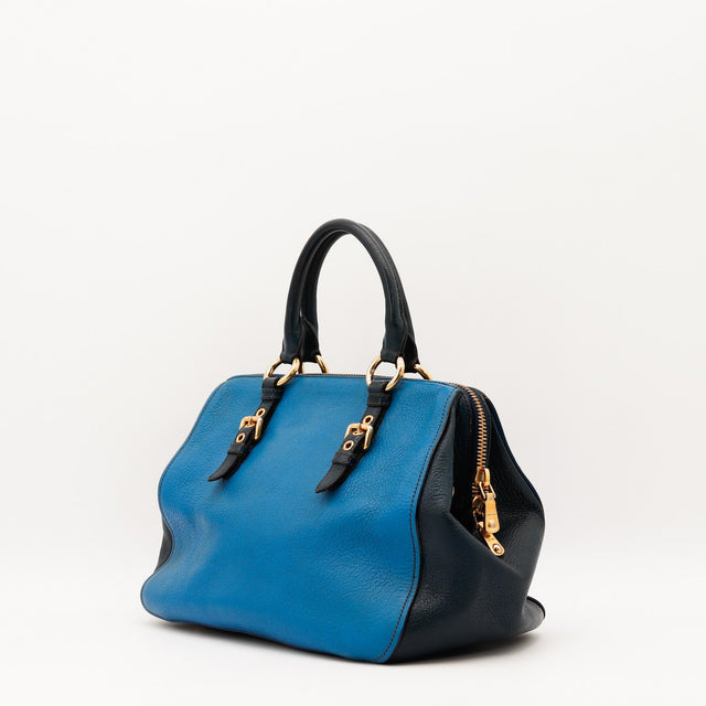 detalles de las asas y anillas dorados Miu Miu Bauletto — AMANA Vintage