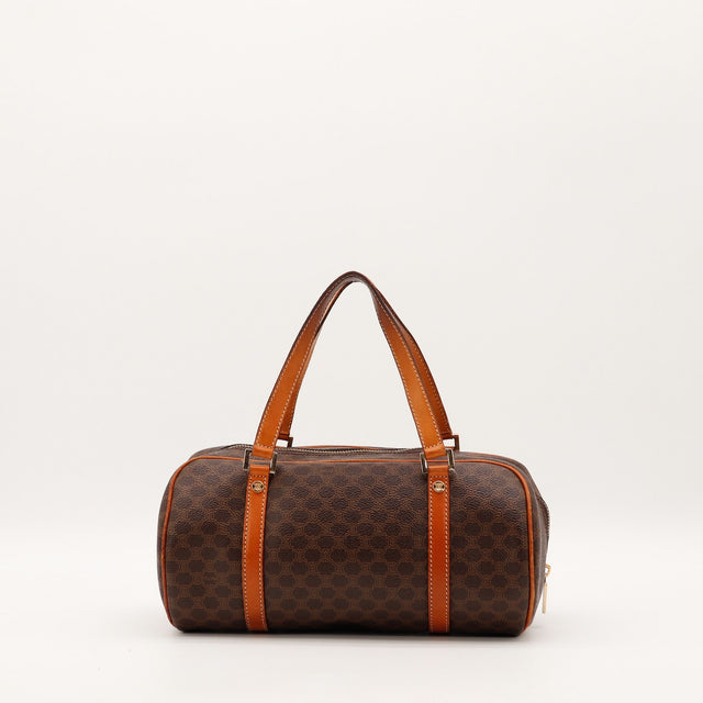Vue de profil Céline Boston Macadam toile Macadam marron occasion authentique — AMANA Vintage