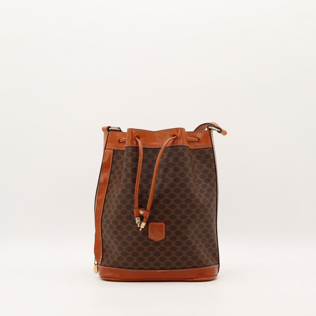 Sac seau Céline Macadam toile monogrammée marron et cuir cognac vue de face occasion authentique — AMANA Vintage