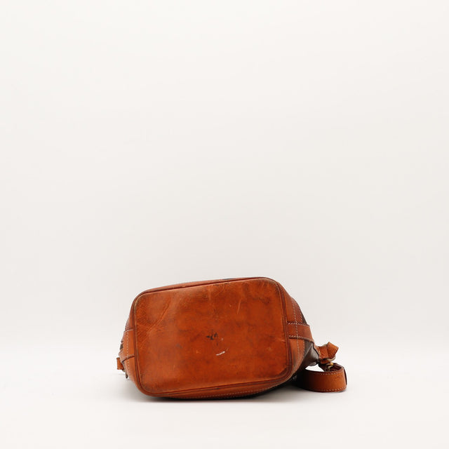 bodem van de tas seau Celine Macadam leer naturel patiné usé vlekken zichtbaars — AMANA Vintage