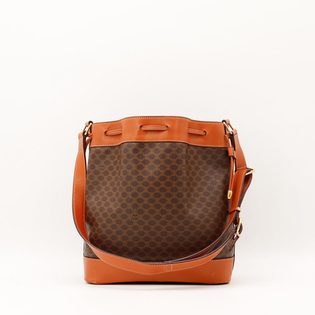 Détail de la fermeture à cordon coulissant du sac seau Céline Macadam — AMANA Vintage