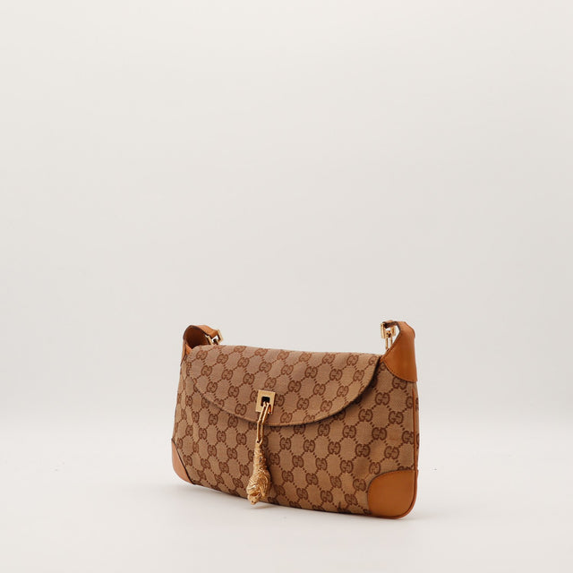 Sac Gucci Hobo toile monogrammée vue de trois quarts gauche chaîne dorée occasion — AMANA Vintage