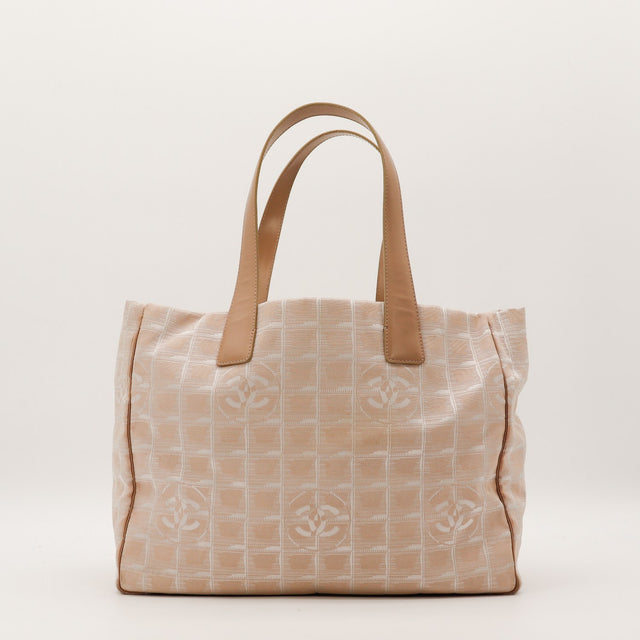 Tote Bag Chanel New Travel Line beige taupe toile jacquard vue de face occasion authentique — AMANA Vintage