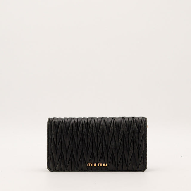 Pochette Miu Miu Matelassé noire cuir froissé vue de face occasion authentique — AMANA Vintage