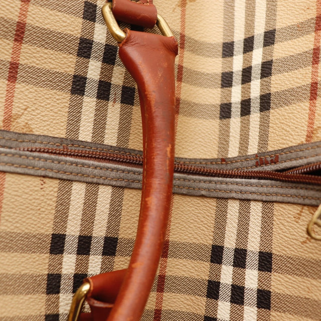 Détail des anses Burberry Boston cuir marron cognac occasion authentique — AMANA Vintage
