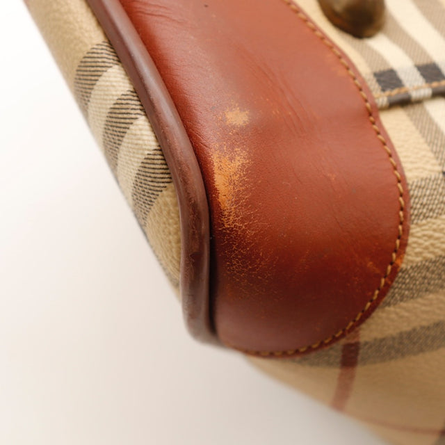 Détail du médaillon Burberrys Boston cuir marron cognac occasion authentique — AMANA Vintage