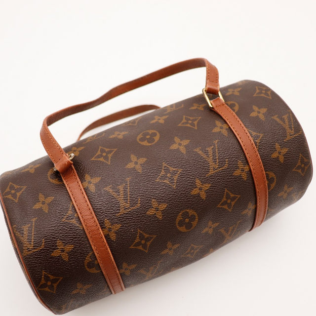 Détail anses cuir vachette Louis Vuitton Papillon 26 occasion authentique — AMANA Vintage