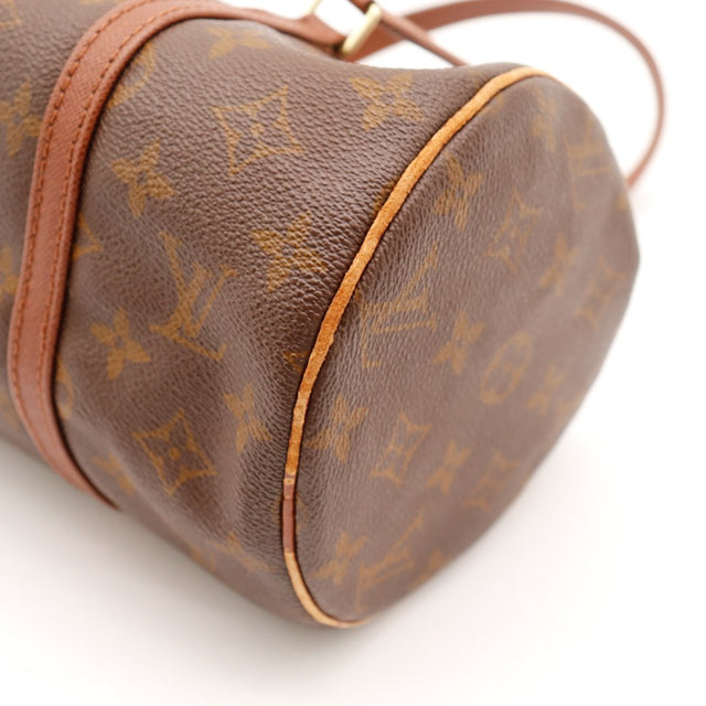 Détail coin et liseré cuir vachette Louis Vuitton Papillon 26 — AMANA Vintage