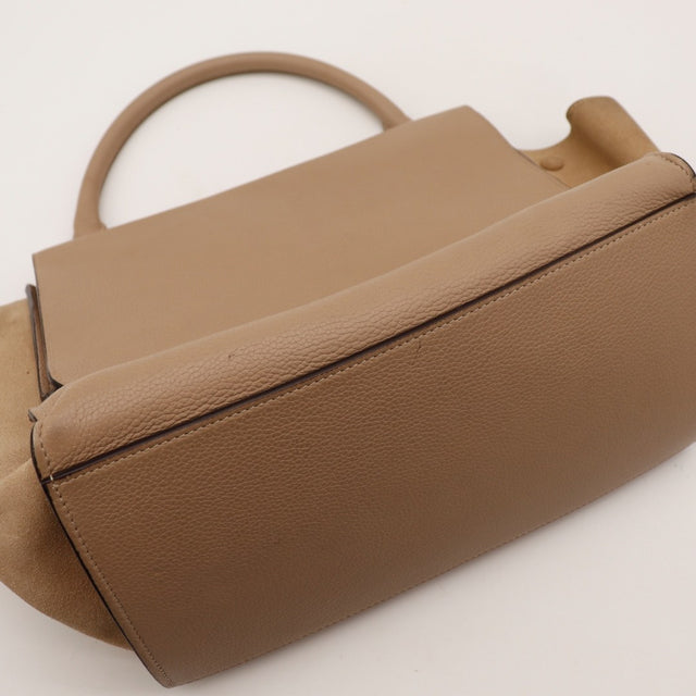 Fond en cuir grainé du sac Céline Trapèze Medium — AMANA Vintage