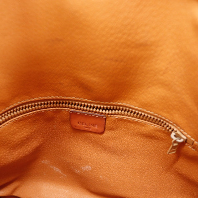 Détail de la patine caramel du cuir Céline Macadam — AMANA Vintage