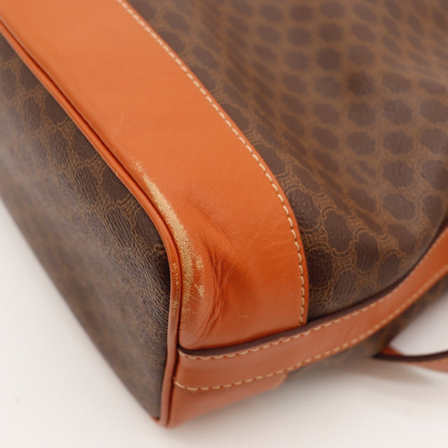 Vue de profil du sac seau Céline Macadam marron — AMANA Vintage