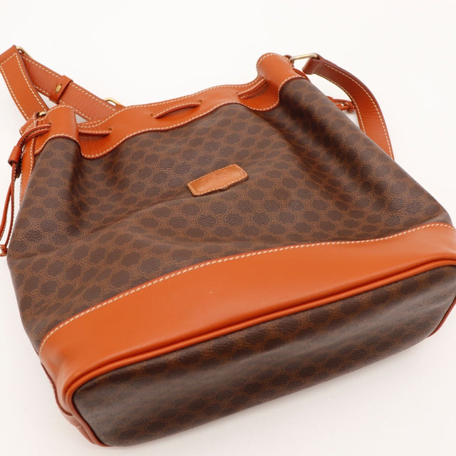 Bandoulière réglable du sac seau Céline Macadam cuir cognac — AMANA Vintage