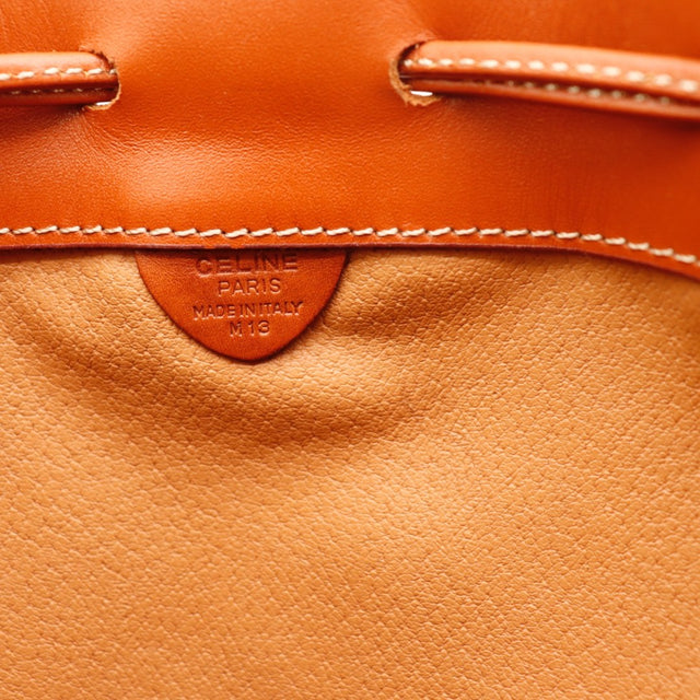 Détail de l'argenterie dorée du sac seau Céline Macadam — AMANA Vintage