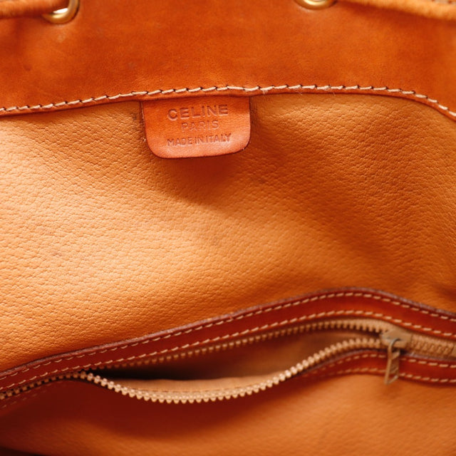 Détail de la ficelle de serrage du sac seau Céline Macadam — AMANA Vintage